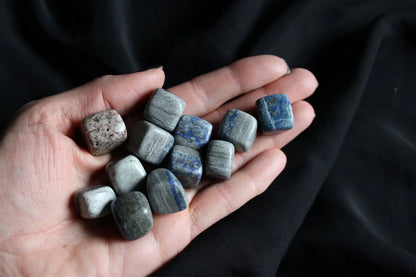 1 lapis lazuli forme cubique bords arrondis plutôt gris - Aurore Lune 