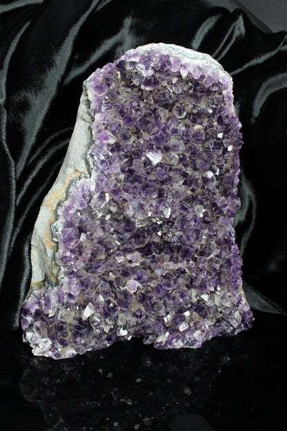 1 magnifique améthyste à poser 2.6 kg - Aurore Lune 
