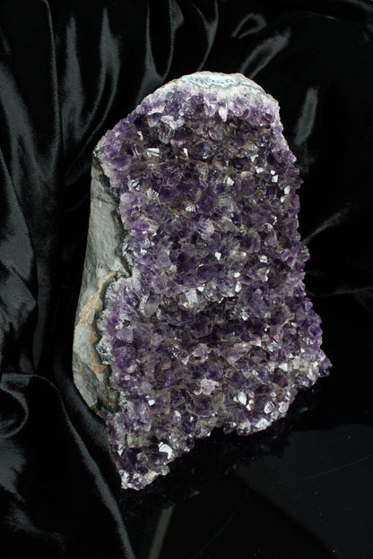 1 magnifique améthyste à poser 2.6 kg - Aurore Lune 