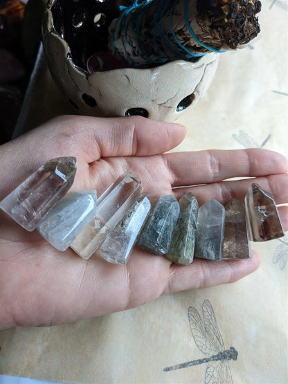 1 petite pointe lodolite quartz ou à inclusions - Aurore Lune 