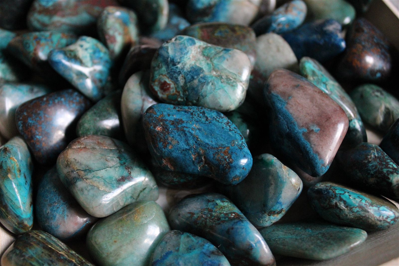 1 pierre roulée en chrysocolle shattuckite - Aurore Lune 