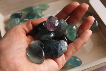 1 pierre roulée en fluorite - Aurore Lune 