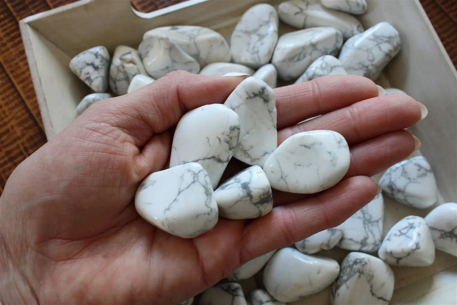 1 pierre roulée en howlite - Aurore Lune 