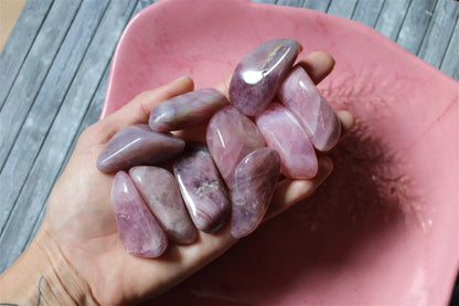 1 pierre roulée en quartz rose lavande - Aurore Lune 