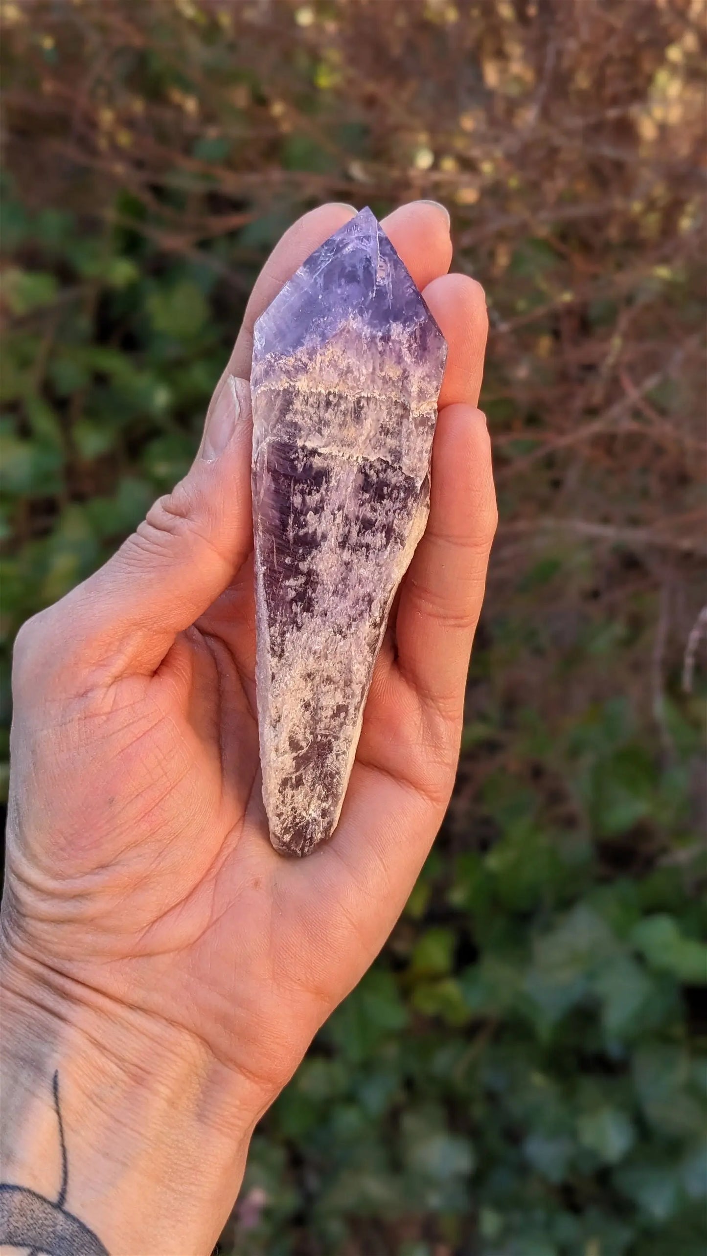 1 pointe brute d'améthyste qualité + 12 cm - Aurore Lune 