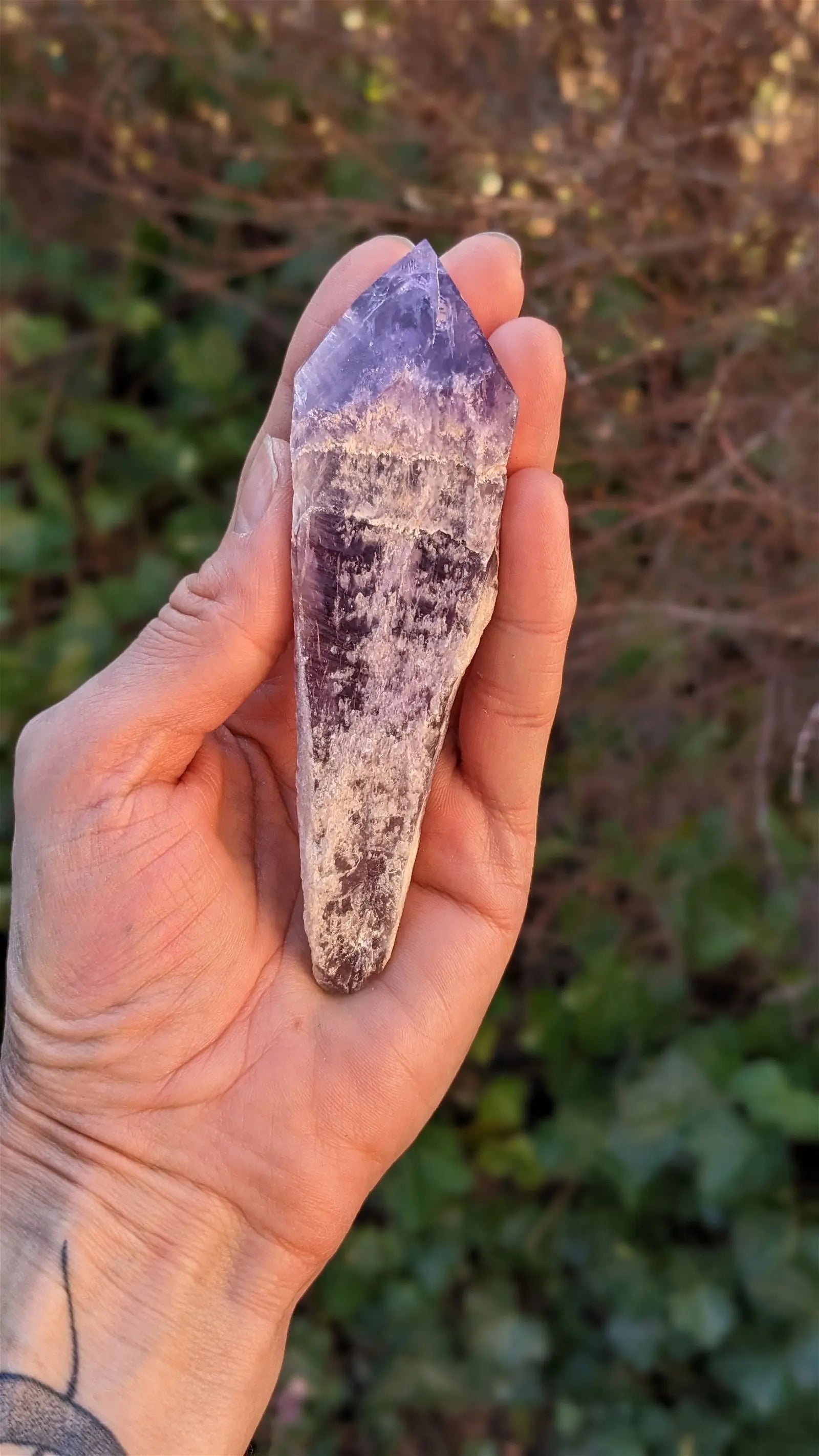 1 pointe brute d'améthyste qualité + 12 cm - Aurore Lune 