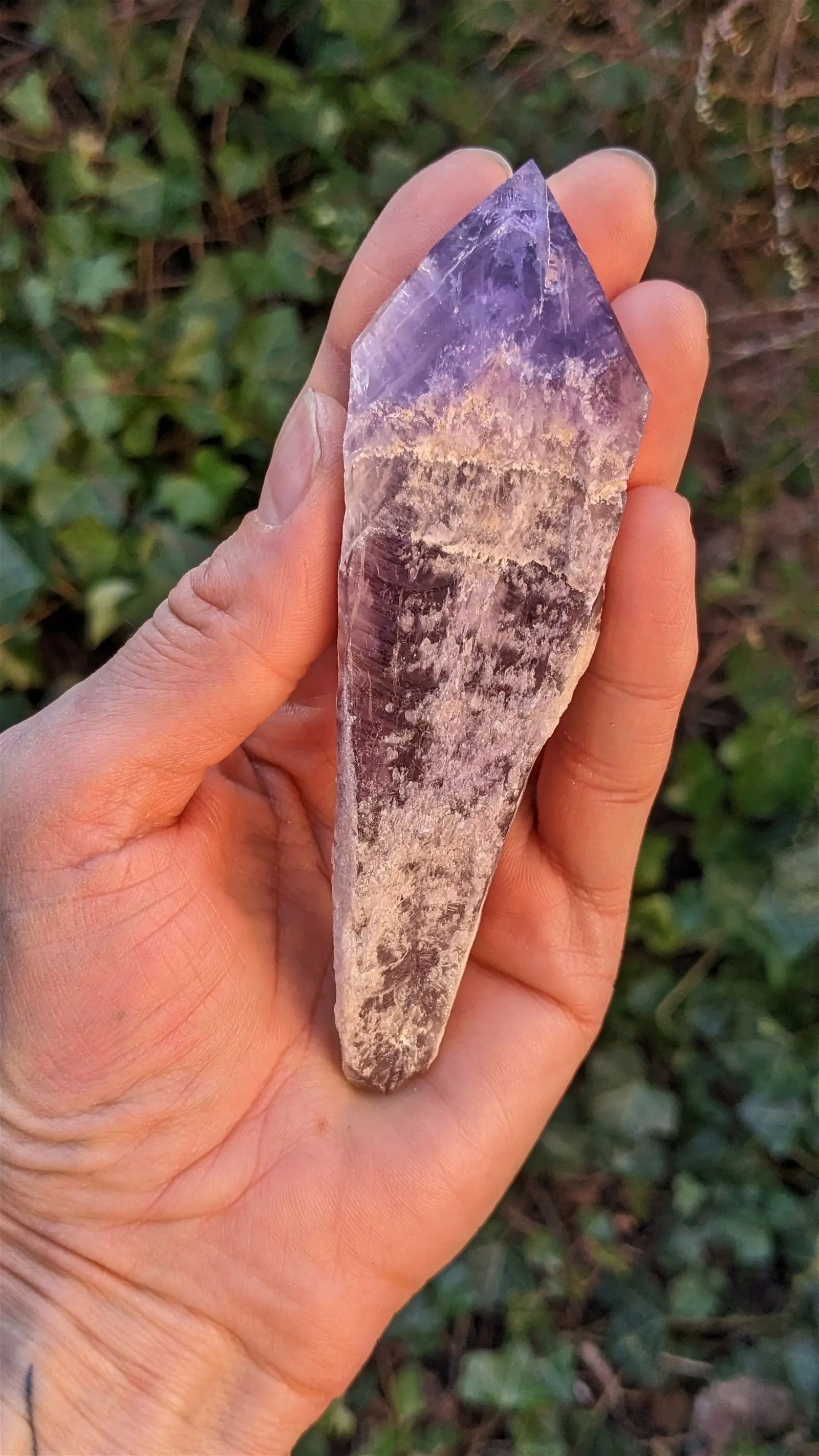 1 pointe brute d'améthyste qualité + 12 cm - Aurore Lune 