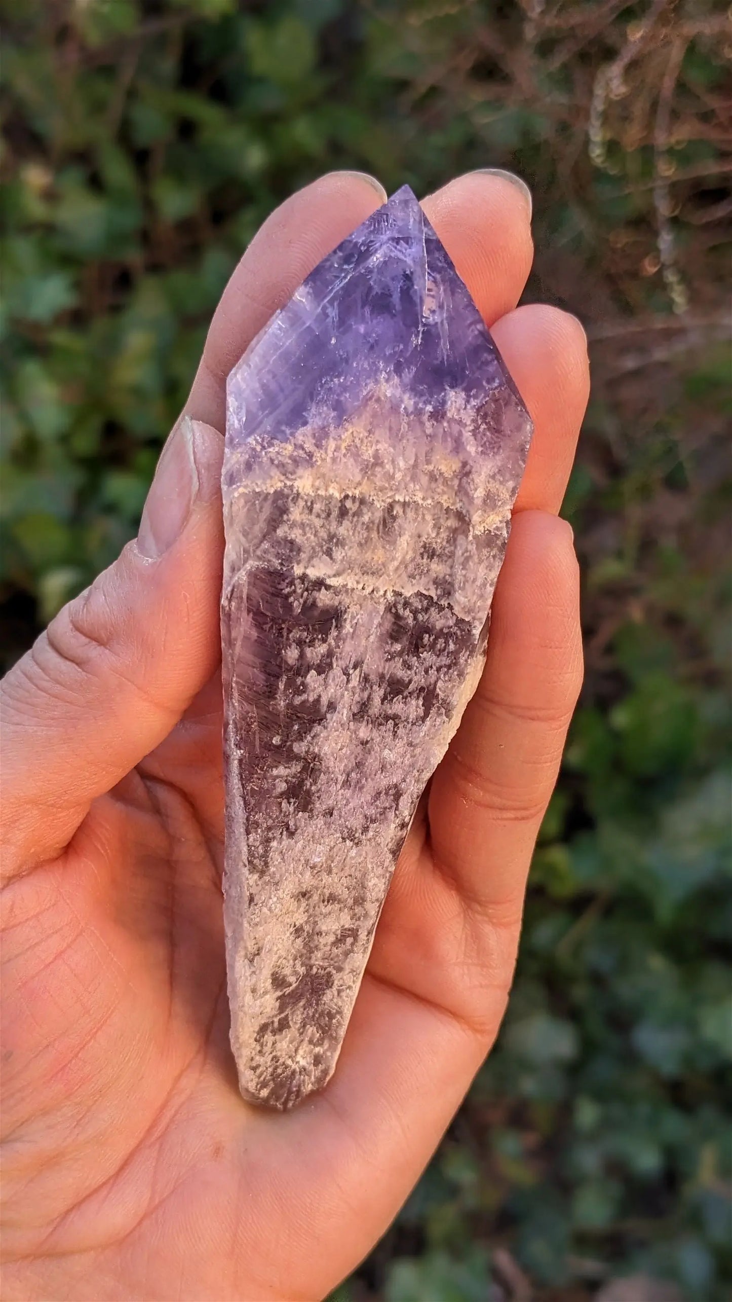 1 pointe brute d'améthyste qualité + 12 cm - Aurore Lune 