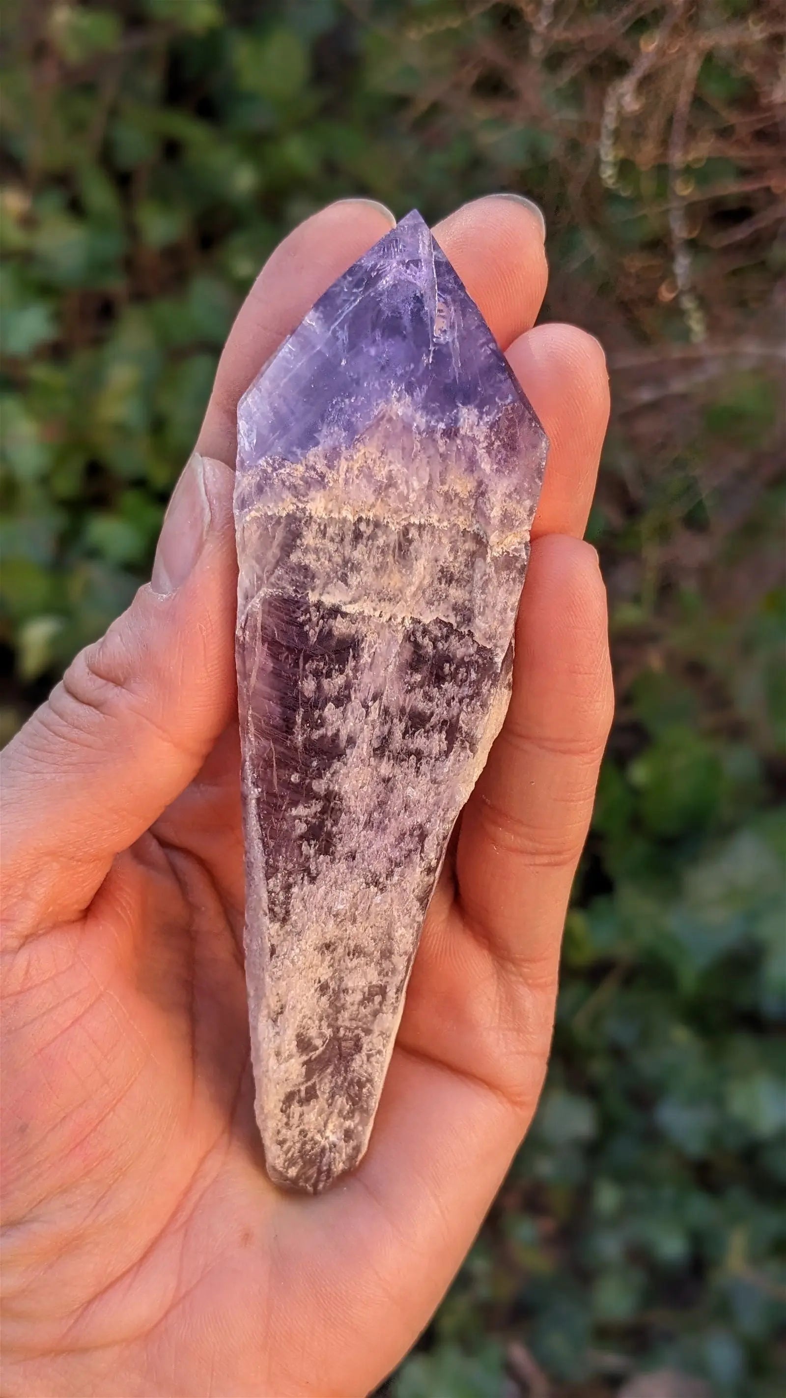 1 pointe brute d'améthyste qualité + 12 cm - Aurore Lune 