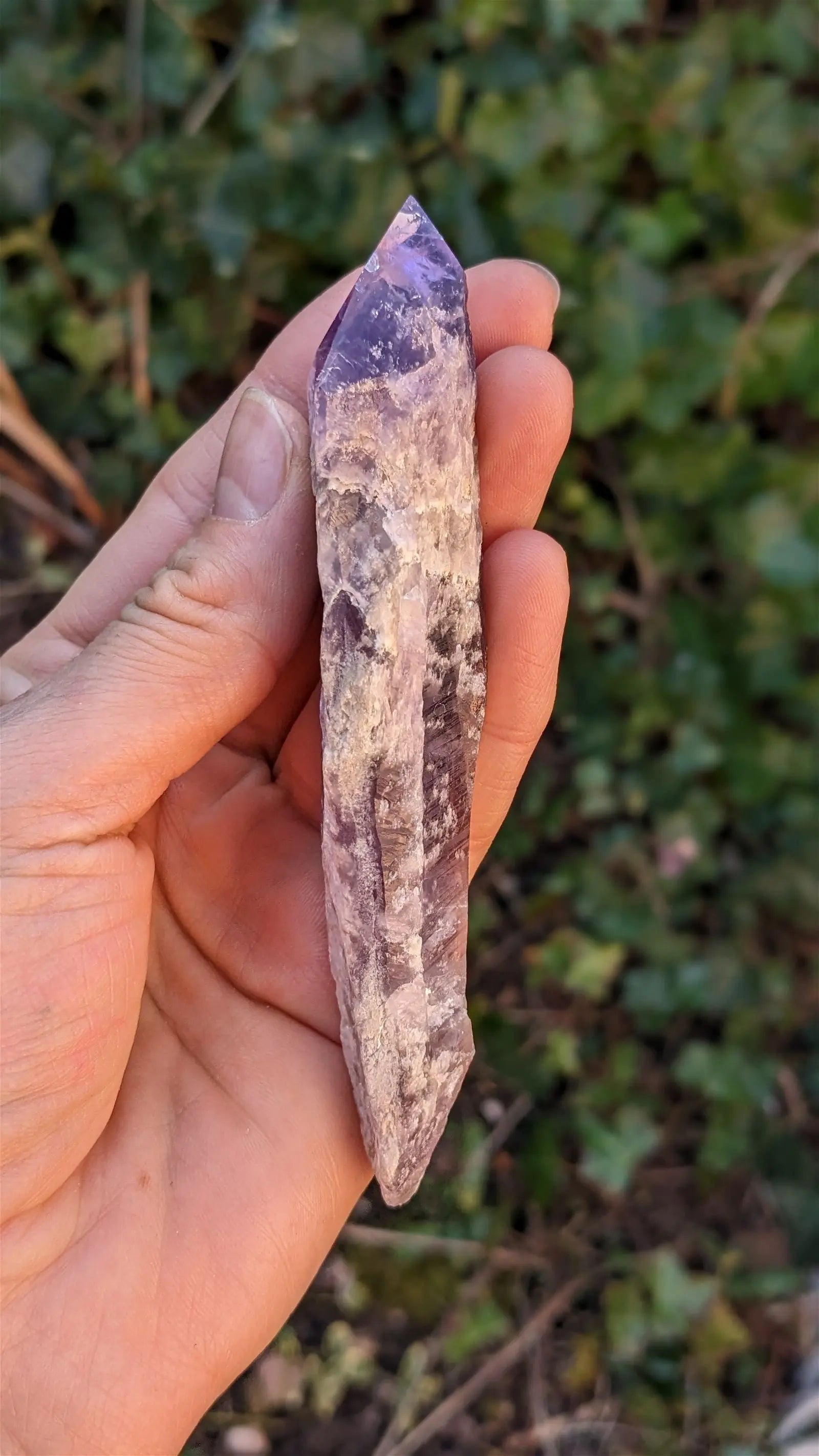 1 pointe brute d'améthyste qualité + 12 cm - Aurore Lune 