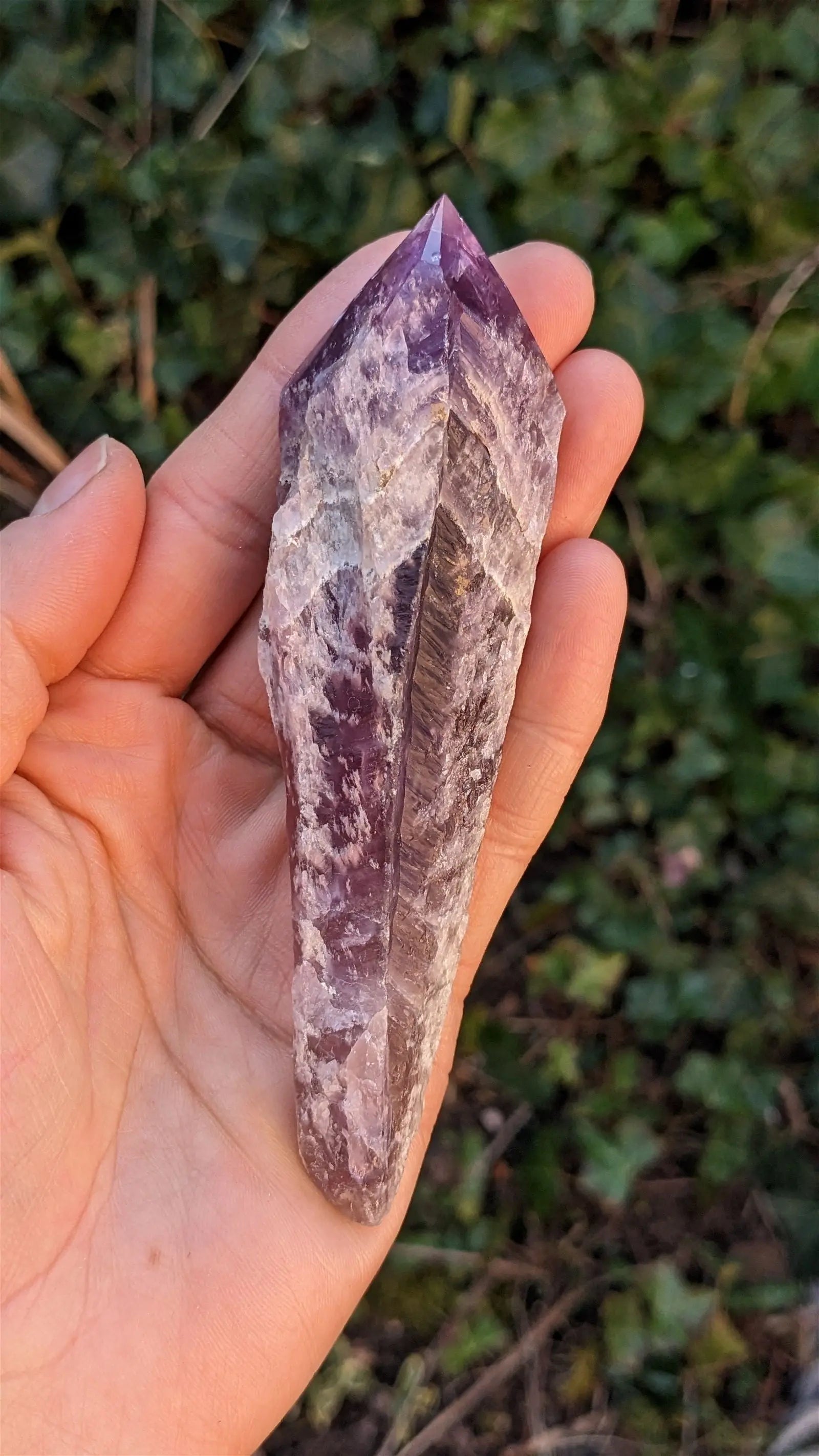 1 pointe brute d'améthyste qualité + 12 cm - Aurore Lune 