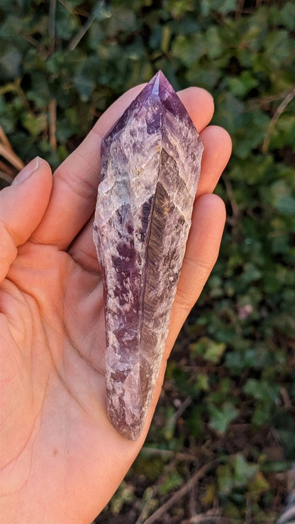 1 pointe brute d'améthyste qualité + 12 cm - Aurore Lune 