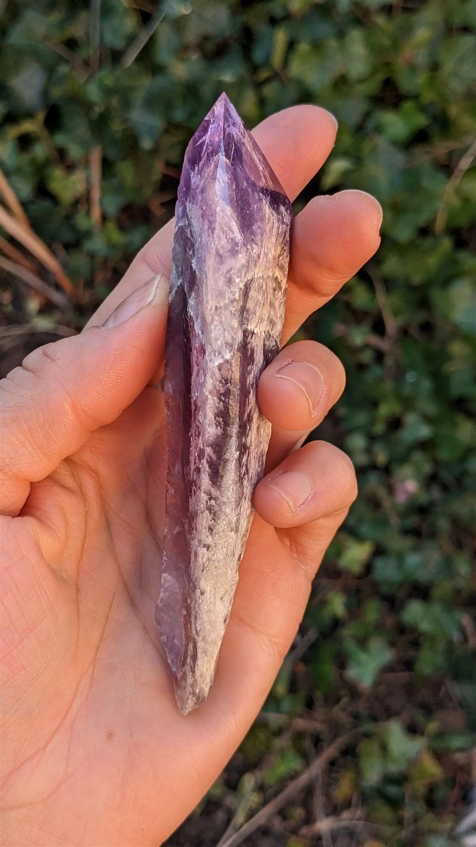 1 pointe brute d'améthyste qualité + 12 cm - Aurore Lune 