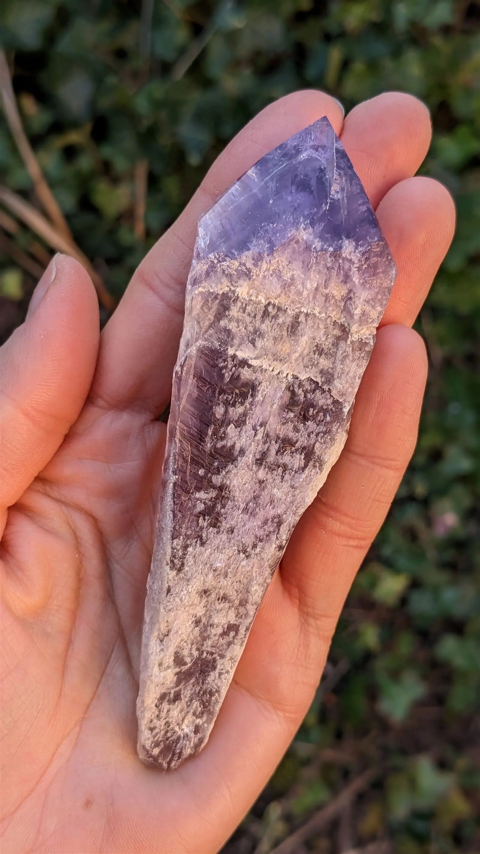 1 pointe brute d'améthyste qualité + 12 cm - Aurore Lune 