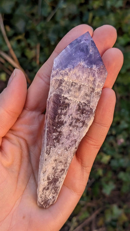 1 pointe brute d'améthyste qualité + 12 cm - Aurore Lune 