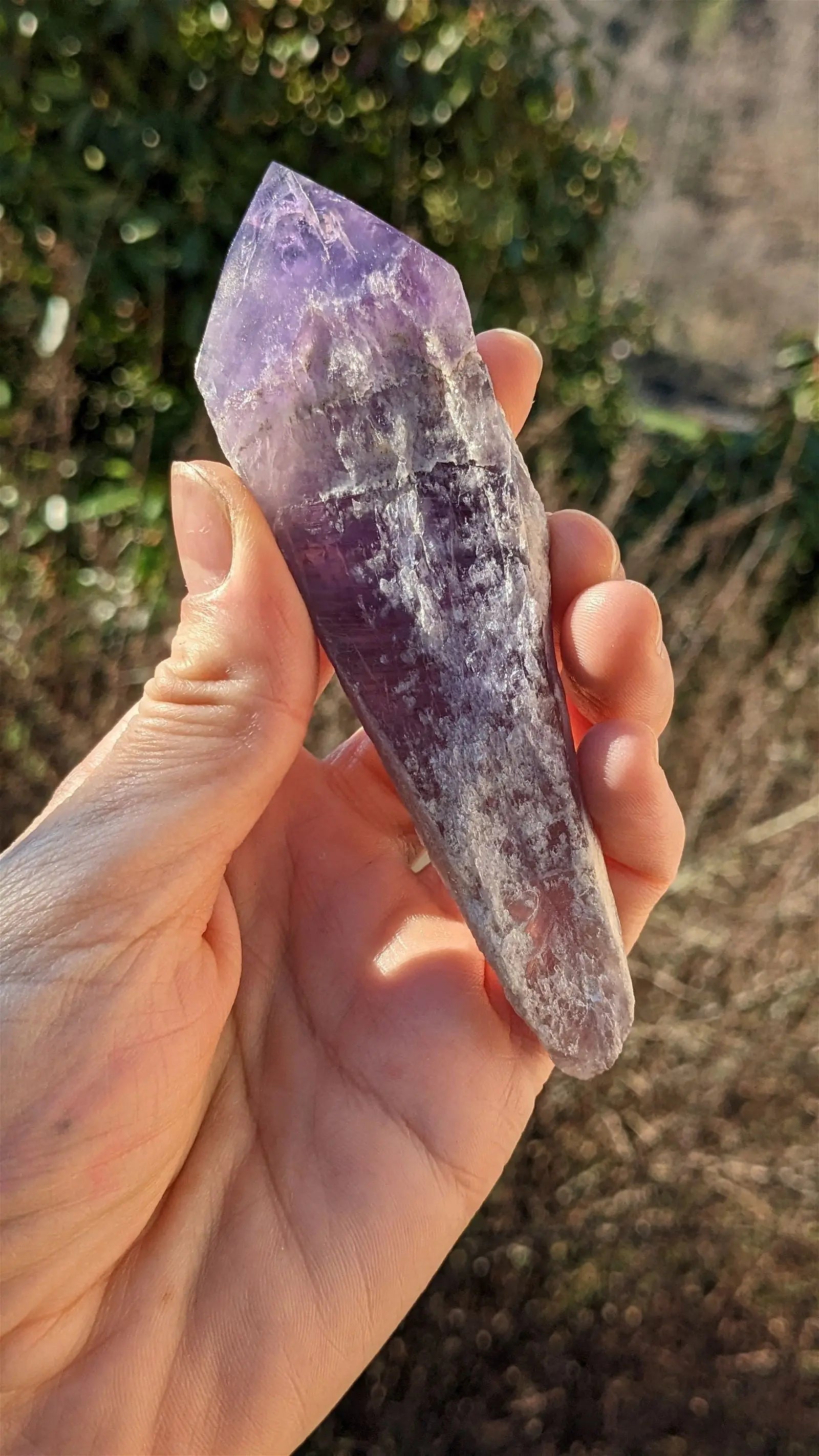 1 pointe brute d'améthyste qualité + 12 cm - Aurore Lune 