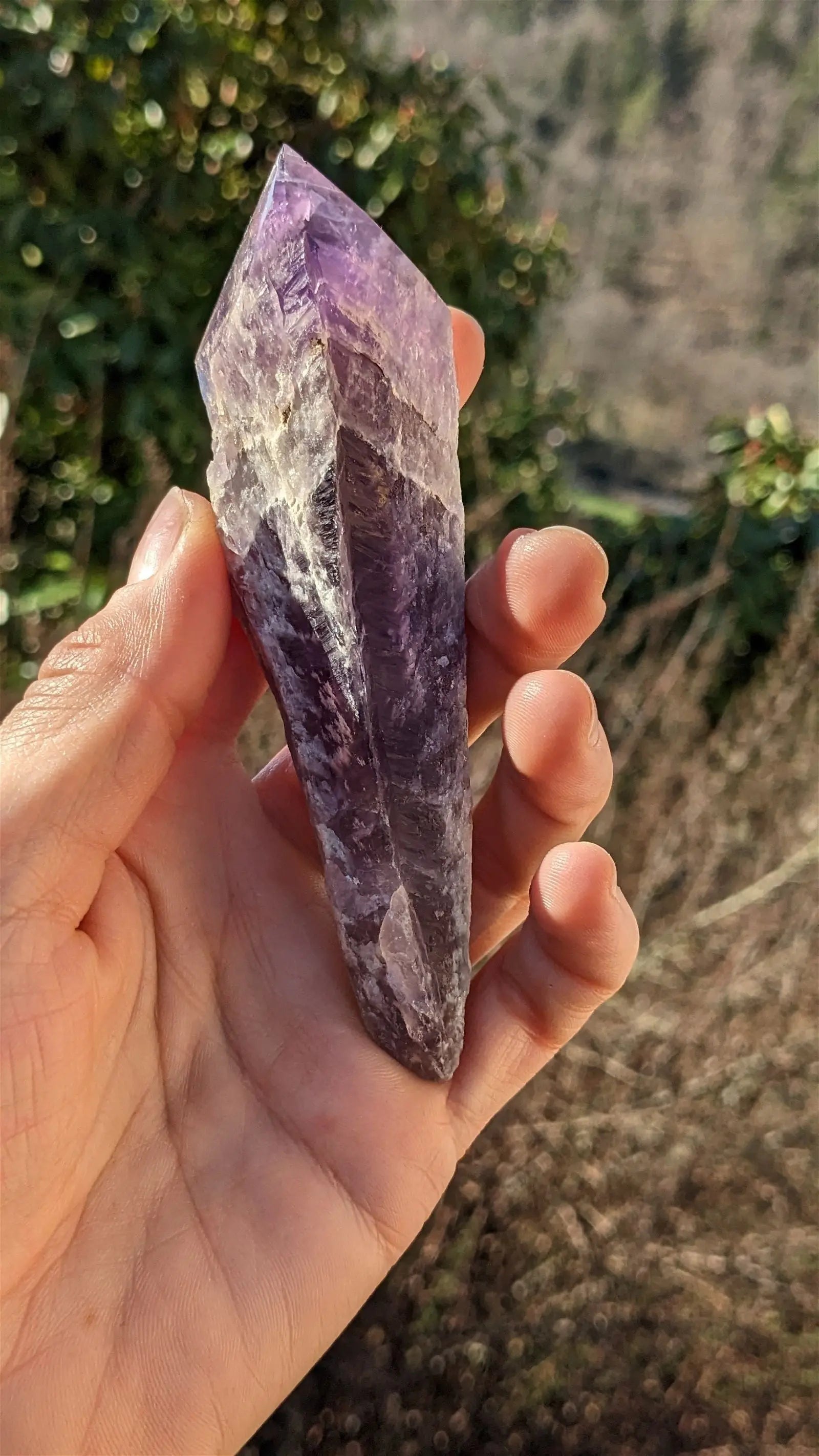 1 pointe brute d'améthyste qualité + 12 cm - Aurore Lune 