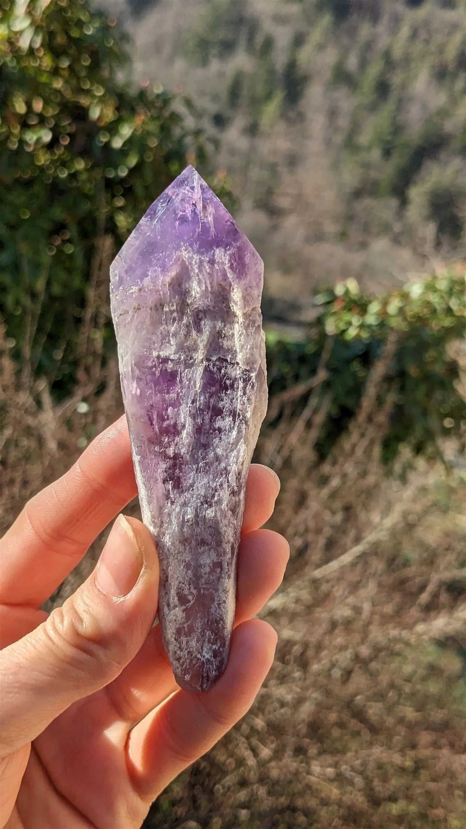 1 pointe brute d'améthyste qualité + 12 cm - Aurore Lune 