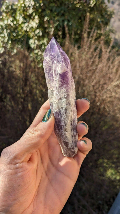 1 pointe brute d'améthyste qualité + 14 cm - Aurore Lune 