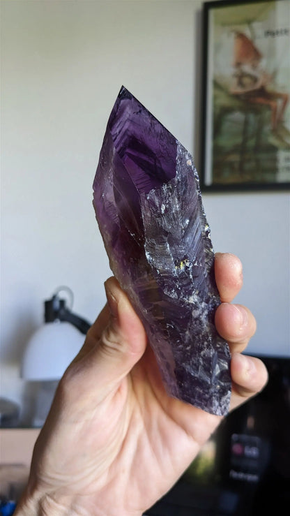 1 pointe brute d'améthyste qualité + 15 cm - Aurore Lune 