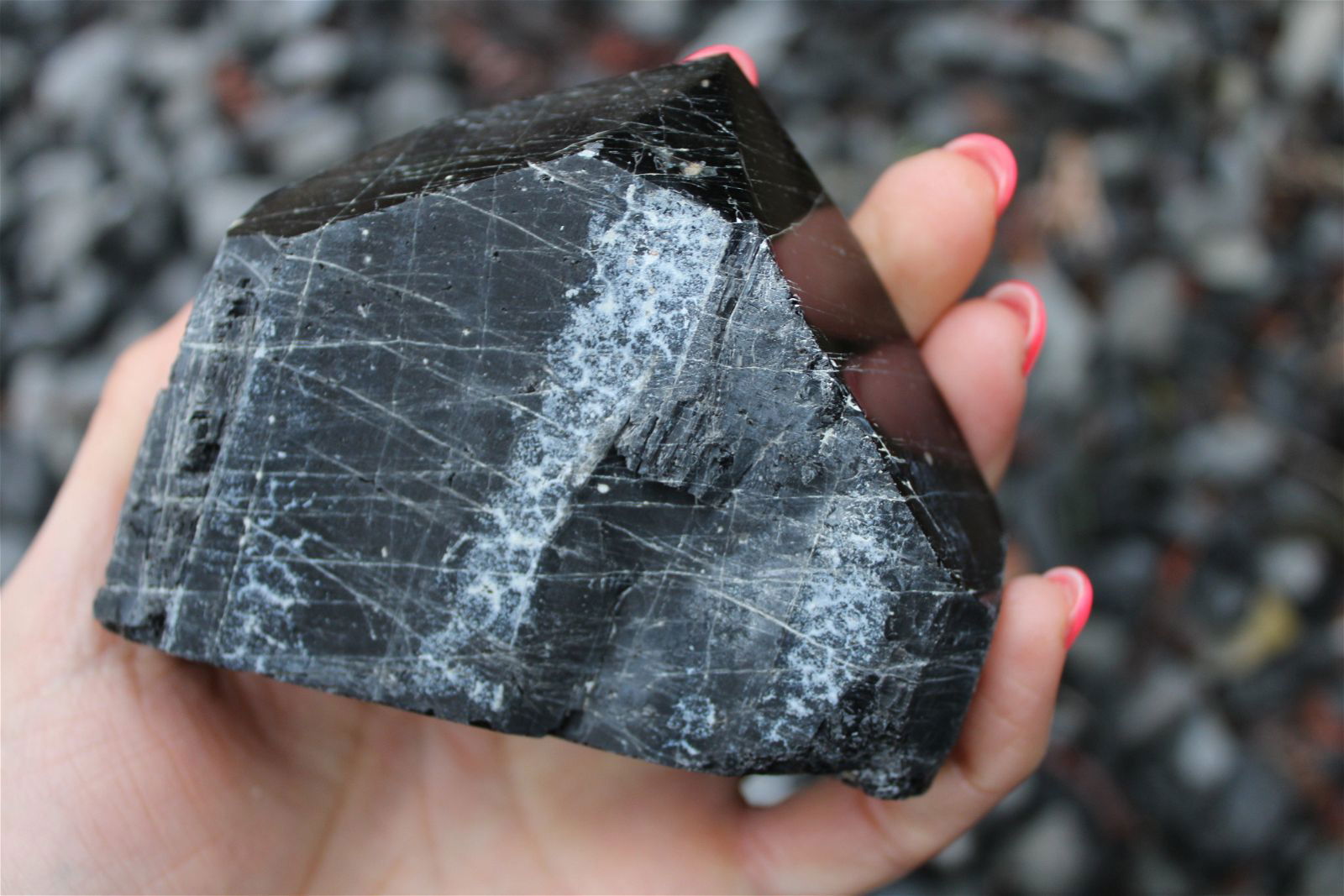1 pointe de tourmaline noire brute - Aurore Lune 