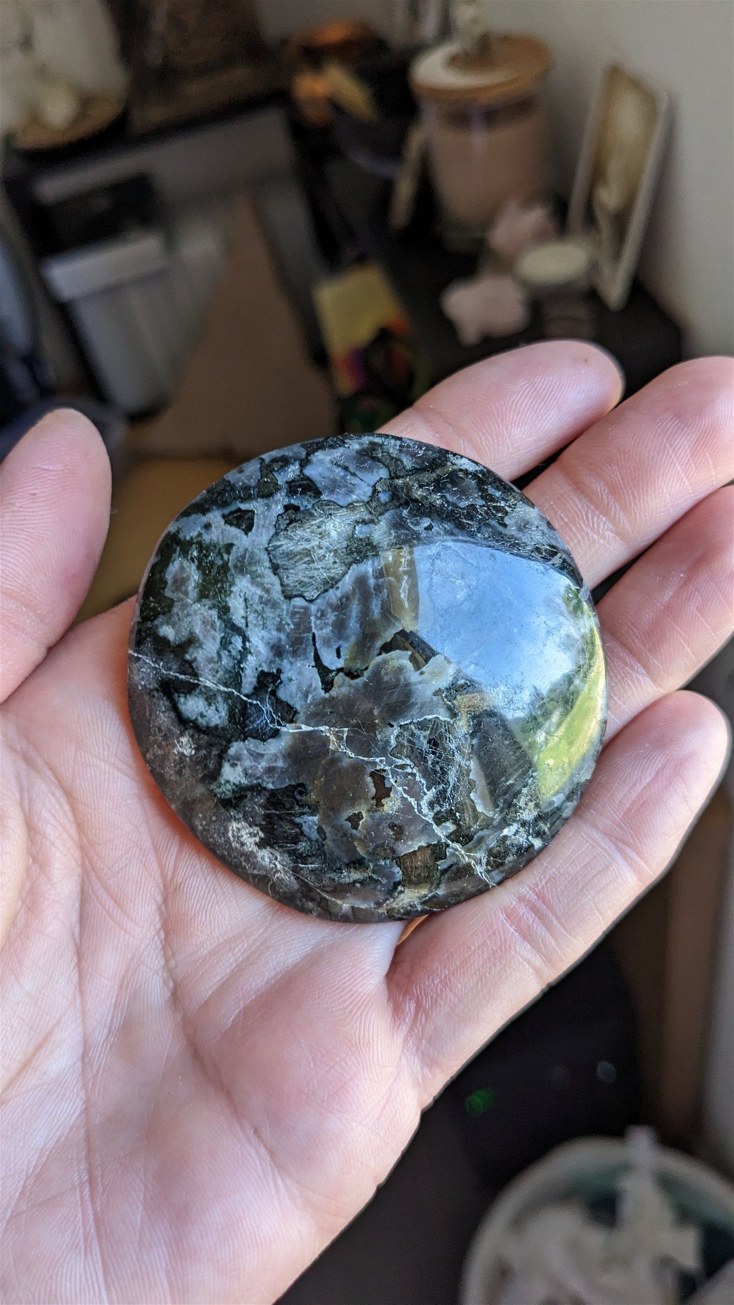 1 soucoupe en gabbro ou lunélite ou merlinite * COLIS - Aurore Lune 