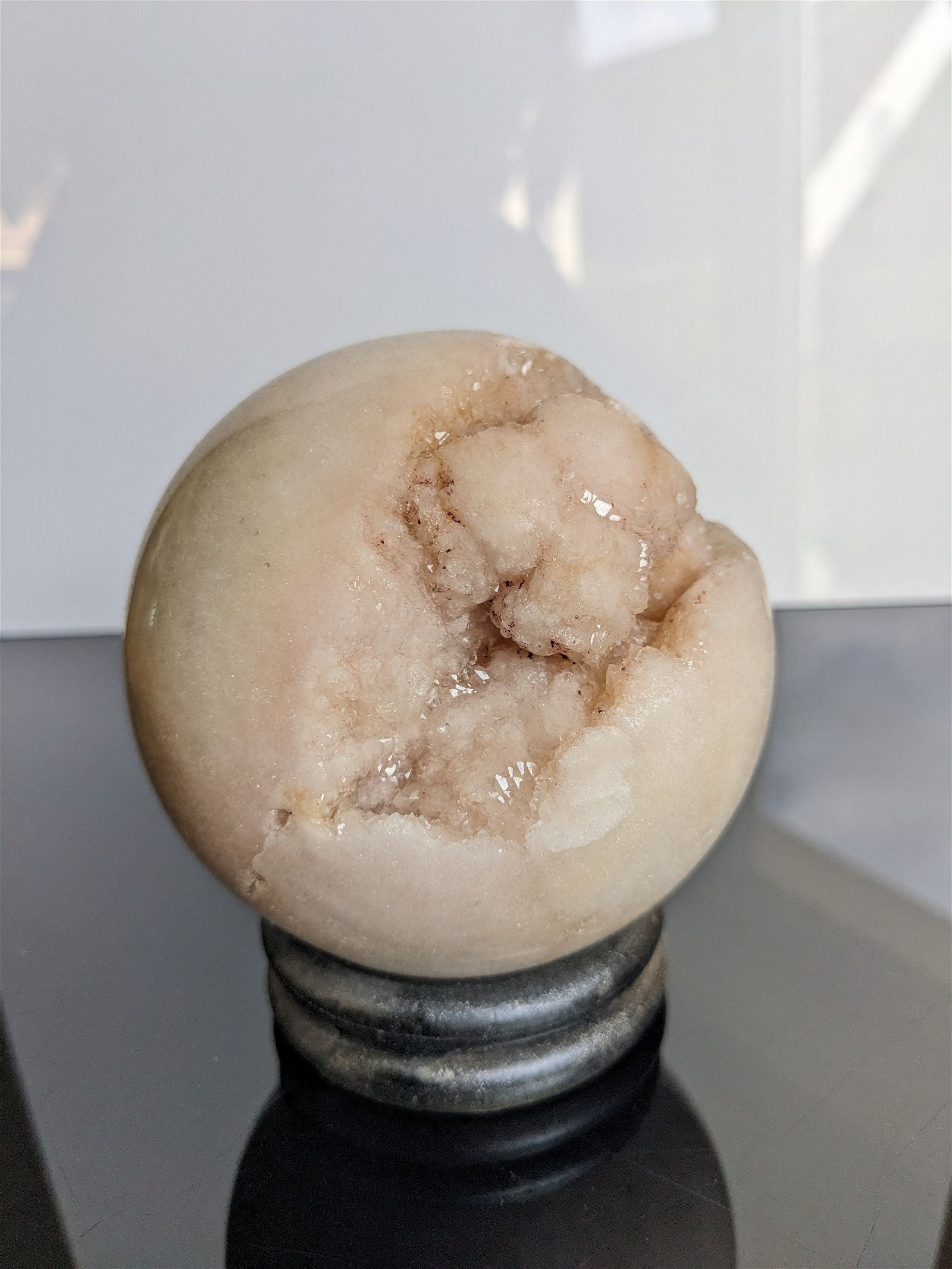 1 sphère améthyste rose 9 cm 1.1 kg - Aurore Lune 
