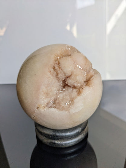 1 sphère améthyste rose 9 cm 1.1 kg - Aurore Lune 