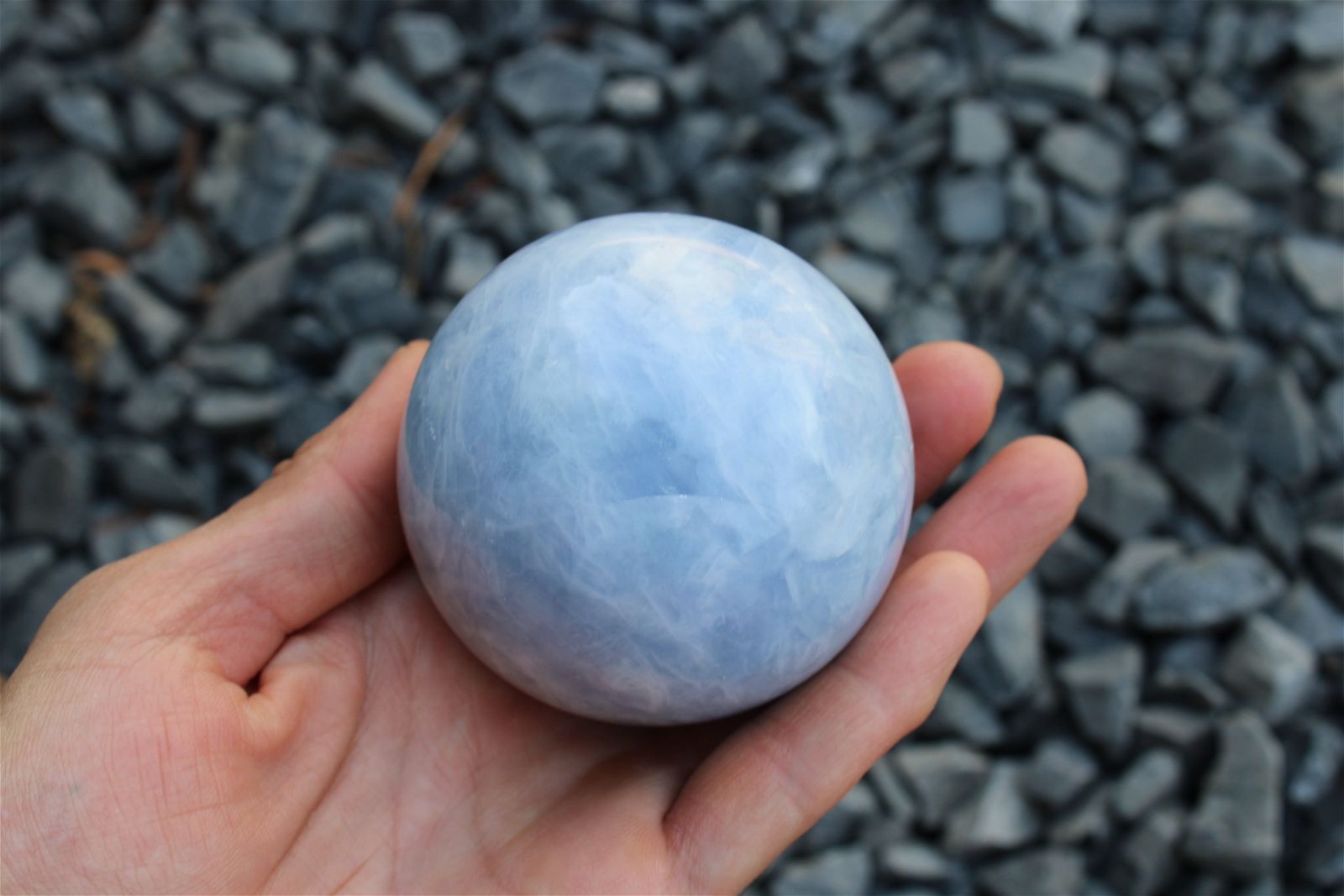 1 sphère de calcite bleue 6 cm avec socle - Aurore Lune 