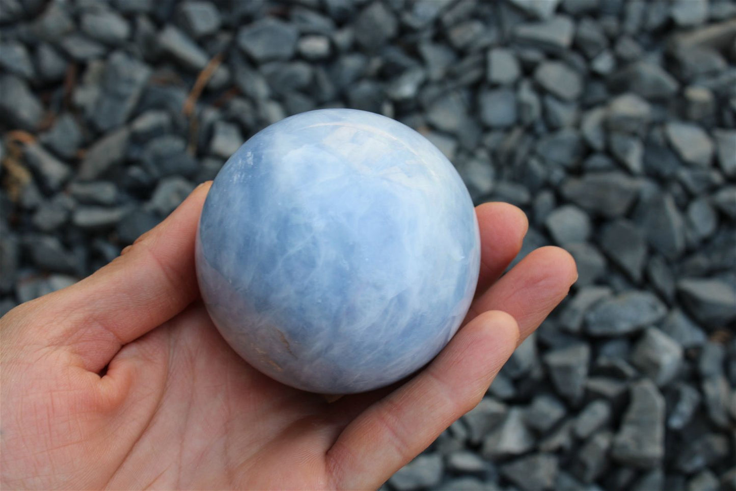 1 sphère de calcite bleue 6 cm avec socle - Aurore Lune 