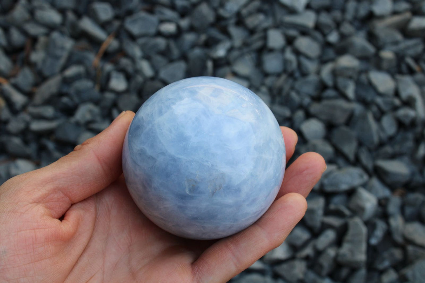 1 sphère de calcite bleue 6 cm avec socle - Aurore Lune 