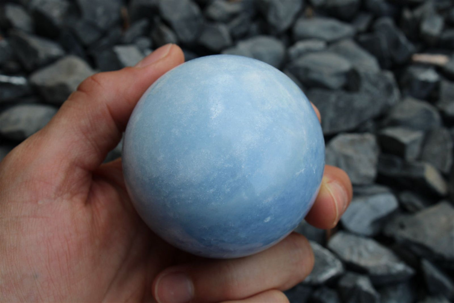 1 sphère de calcite bleue 6 cm avec socle - Aurore Lune 