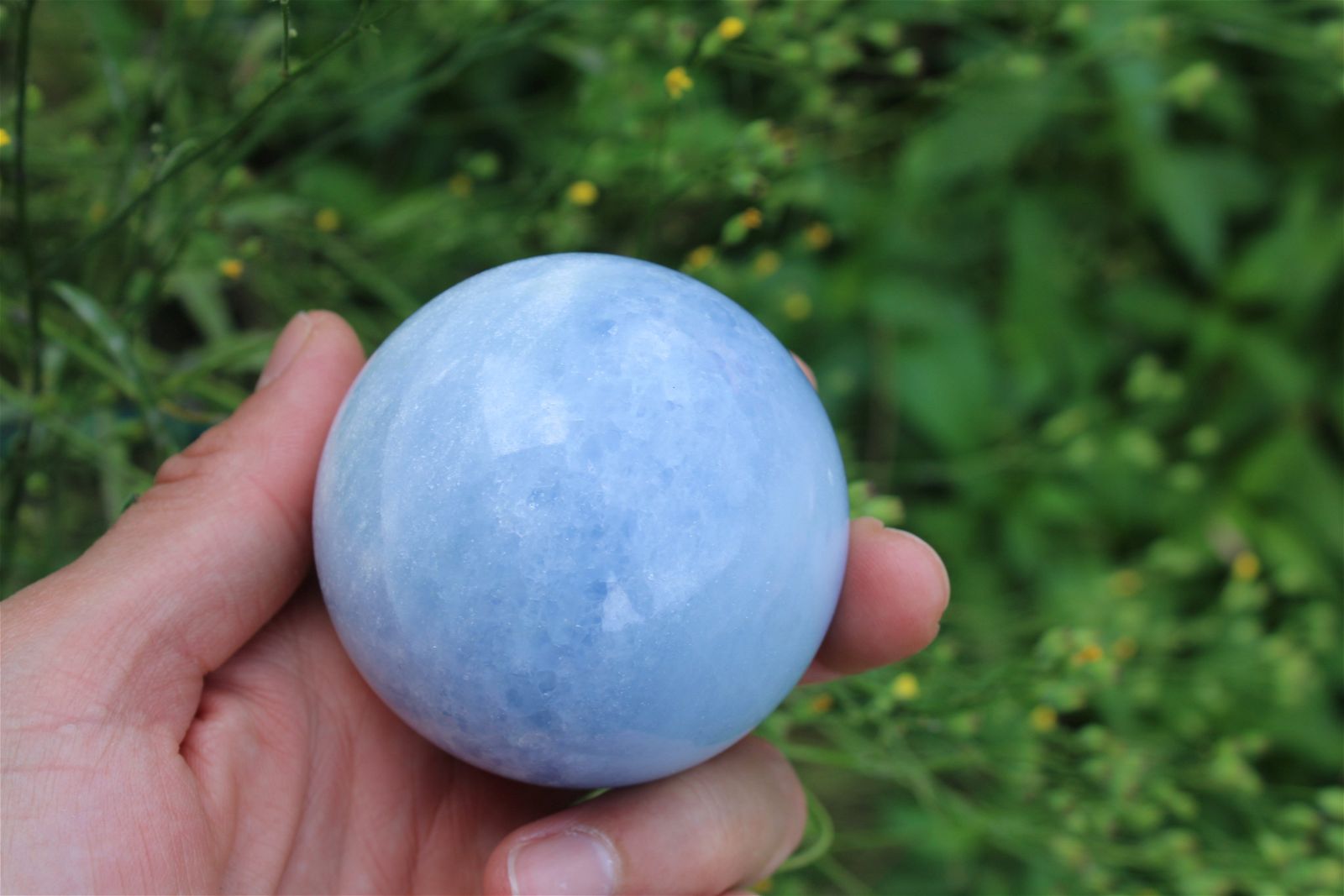 1 sphère de calcite bleue 6 cm avec socle - Aurore Lune 