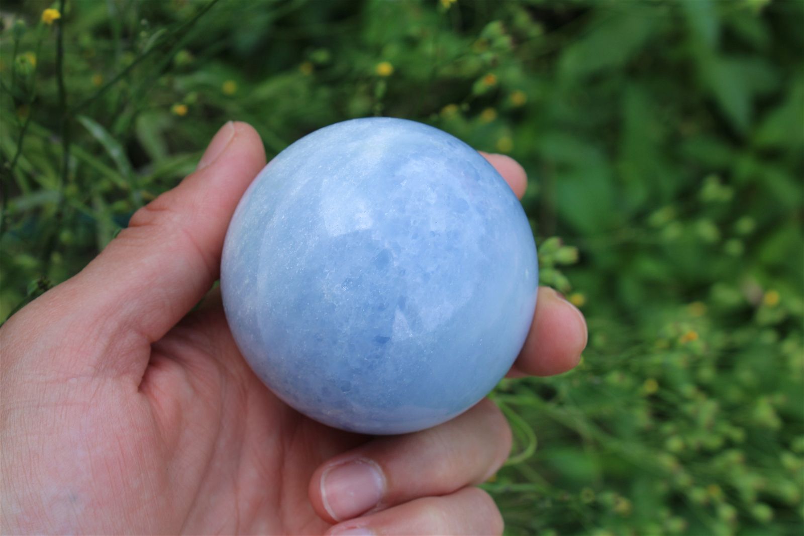 1 sphère de calcite bleue 6 cm avec socle - Aurore Lune 