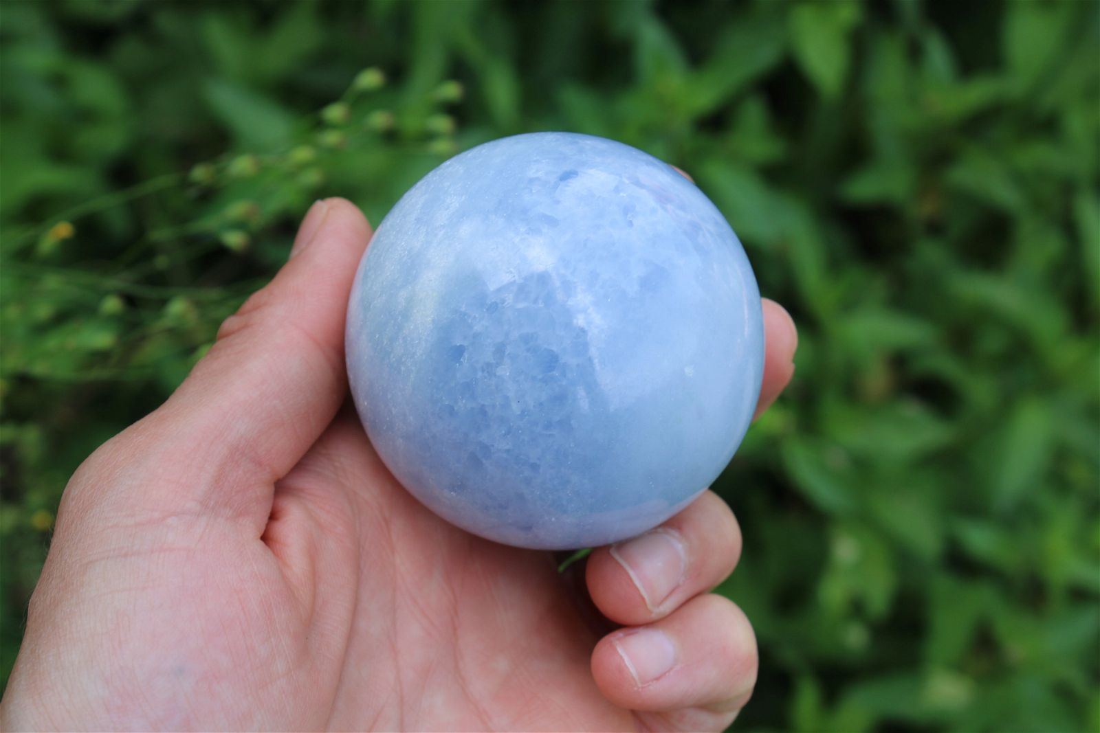 1 sphère de calcite bleue 6 cm avec socle - Aurore Lune 