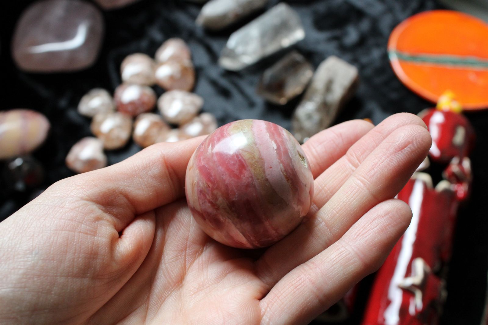 1 sphère en opale rose du Pérou 4 cm avec socle - Aurore Lune 