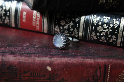 Bague réglable labradorite blanche -A - T 50 et plus- réglable en écartant - Aurore Lune 