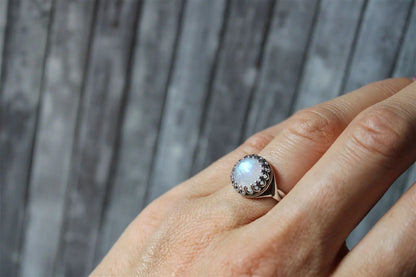 Bague réglable labradorite blanche - C- T 50 et plus- réglable en écartant - Aurore Lune 