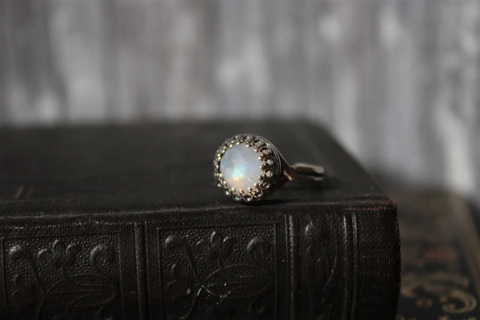 Bague réglable labradorite blanche - E - T 50 et plus- réglable en écartant - Aurore Lune 