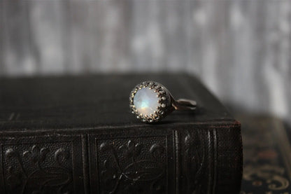 Bague réglable labradorite blanche - E - T 50 et plus- réglable en écartant - Aurore Lune 