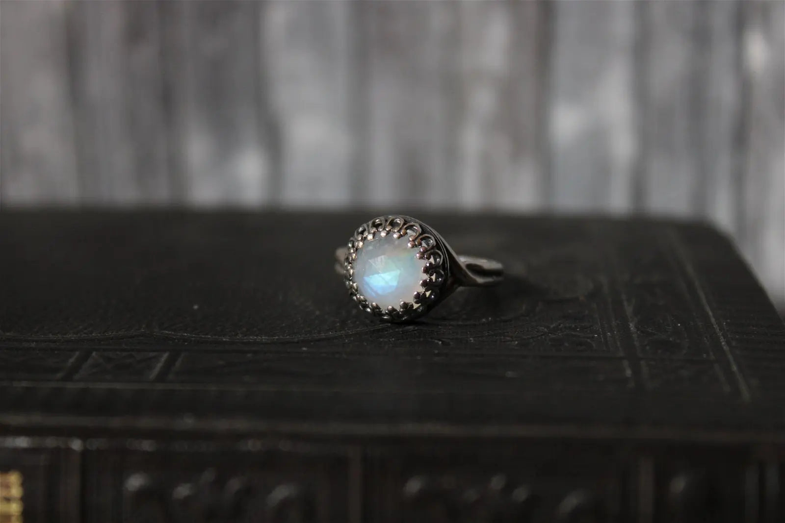 Bague réglable labradorite blanche - E - T 50 et plus- réglable en écartant - Aurore Lune 