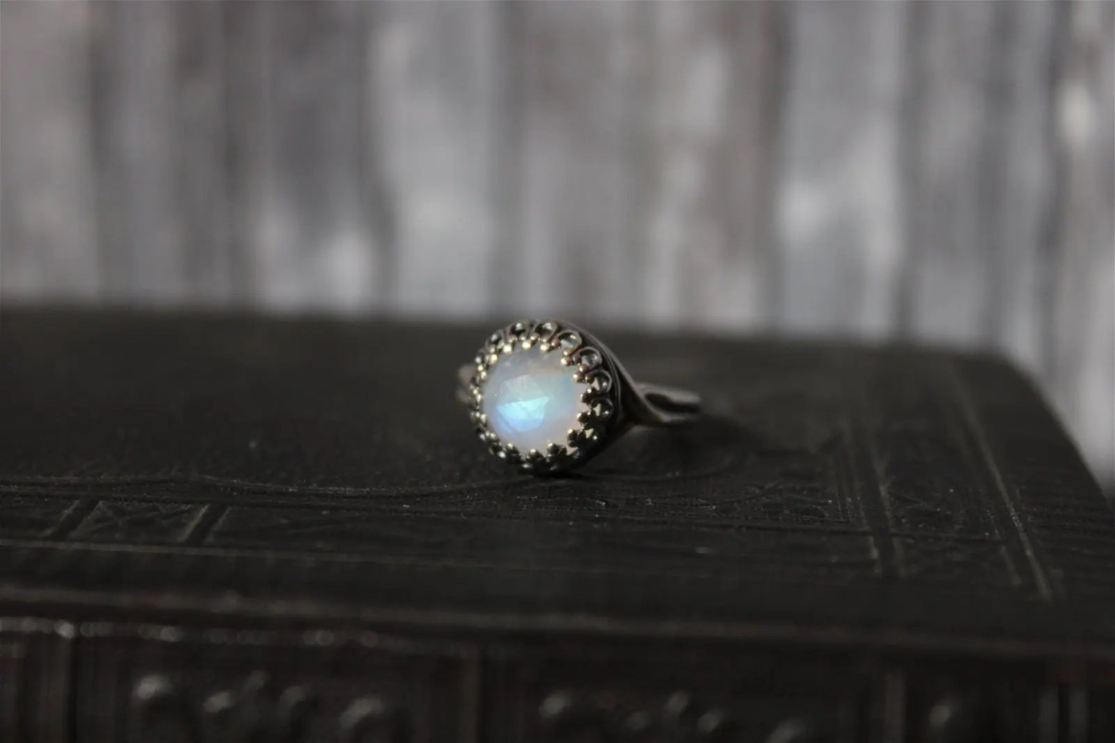 Bague réglable labradorite blanche - E - T 50 et plus- réglable en écartant - Aurore Lune 
