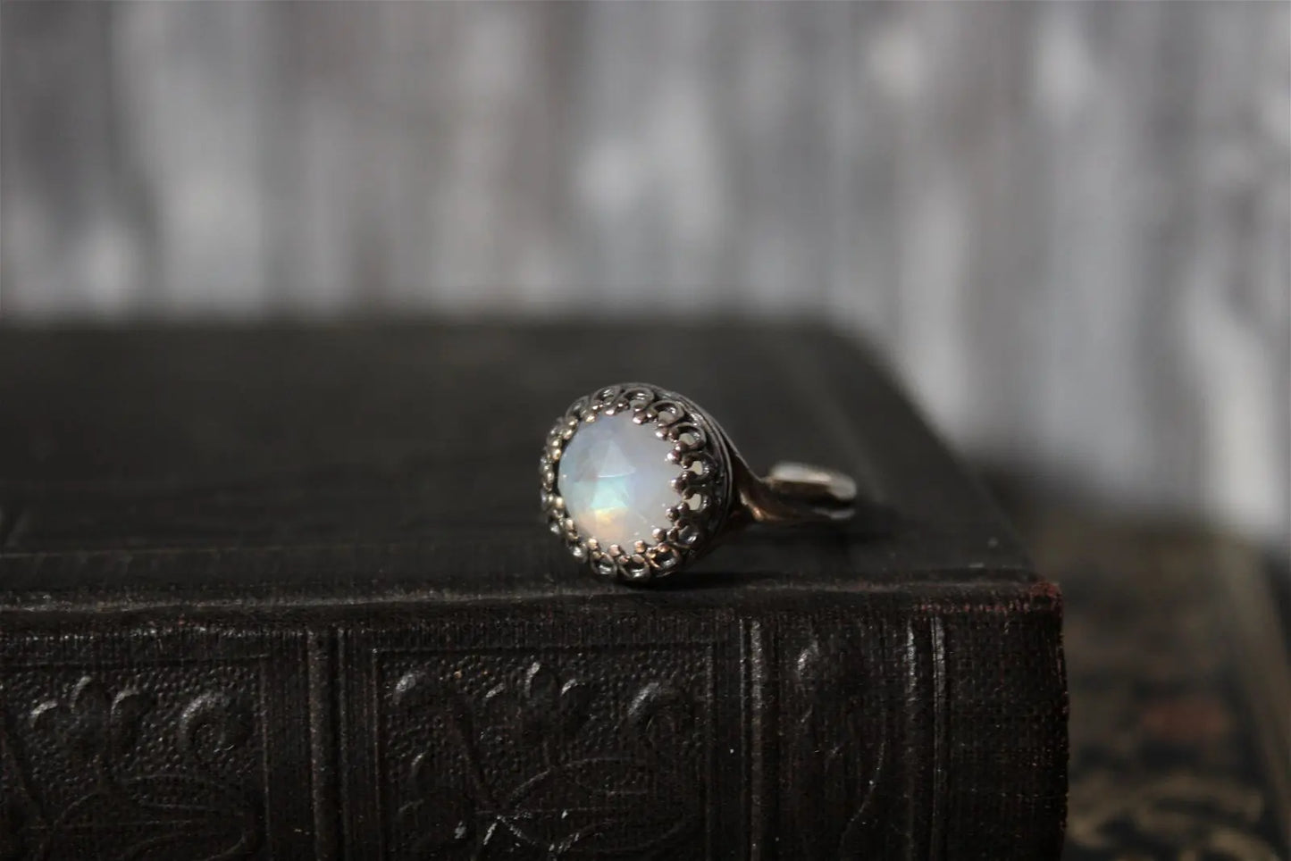 Bague réglable labradorite blanche - E - T 50 et plus- réglable en écartant - Aurore Lune 