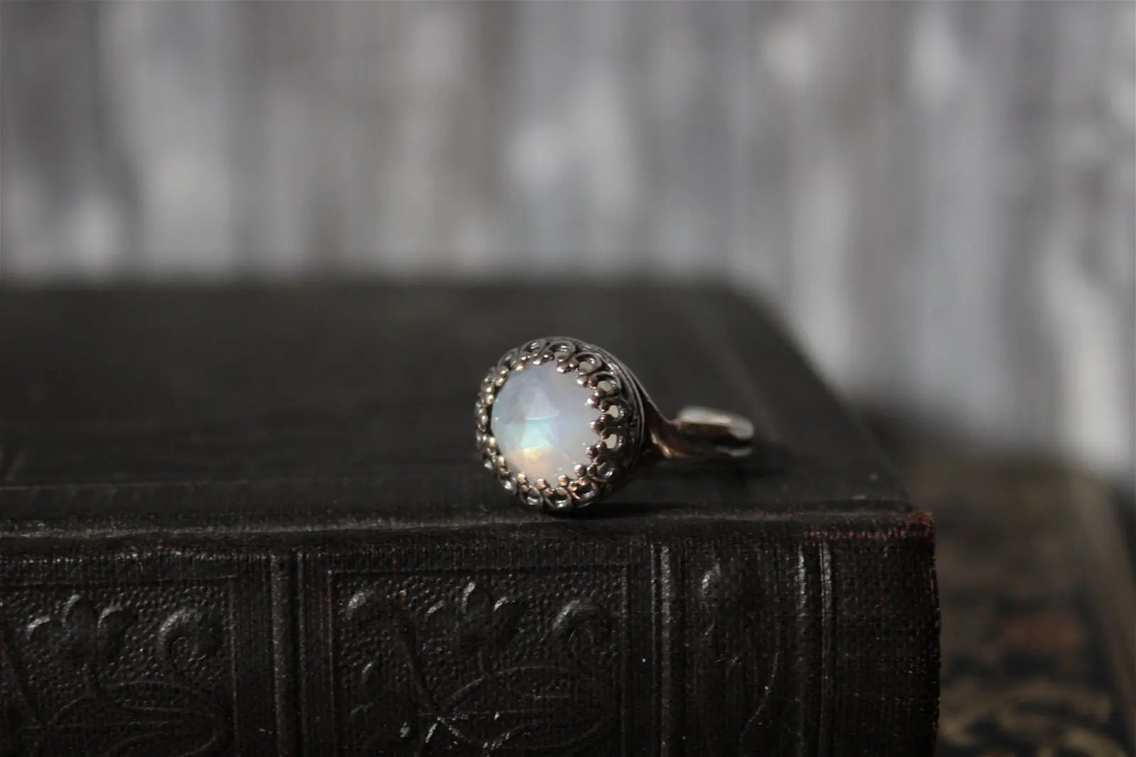 Bague réglable labradorite blanche - E - T 50 et plus- réglable en écartant - Aurore Lune 