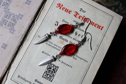 Boucles d'oreilles dagues et fausses pierres rouges - Aurore Lune 