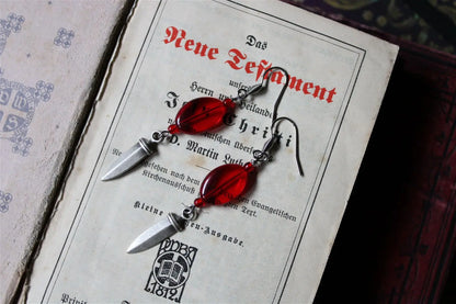 Boucles d'oreilles dagues et fausses pierres rouges - Aurore Lune 