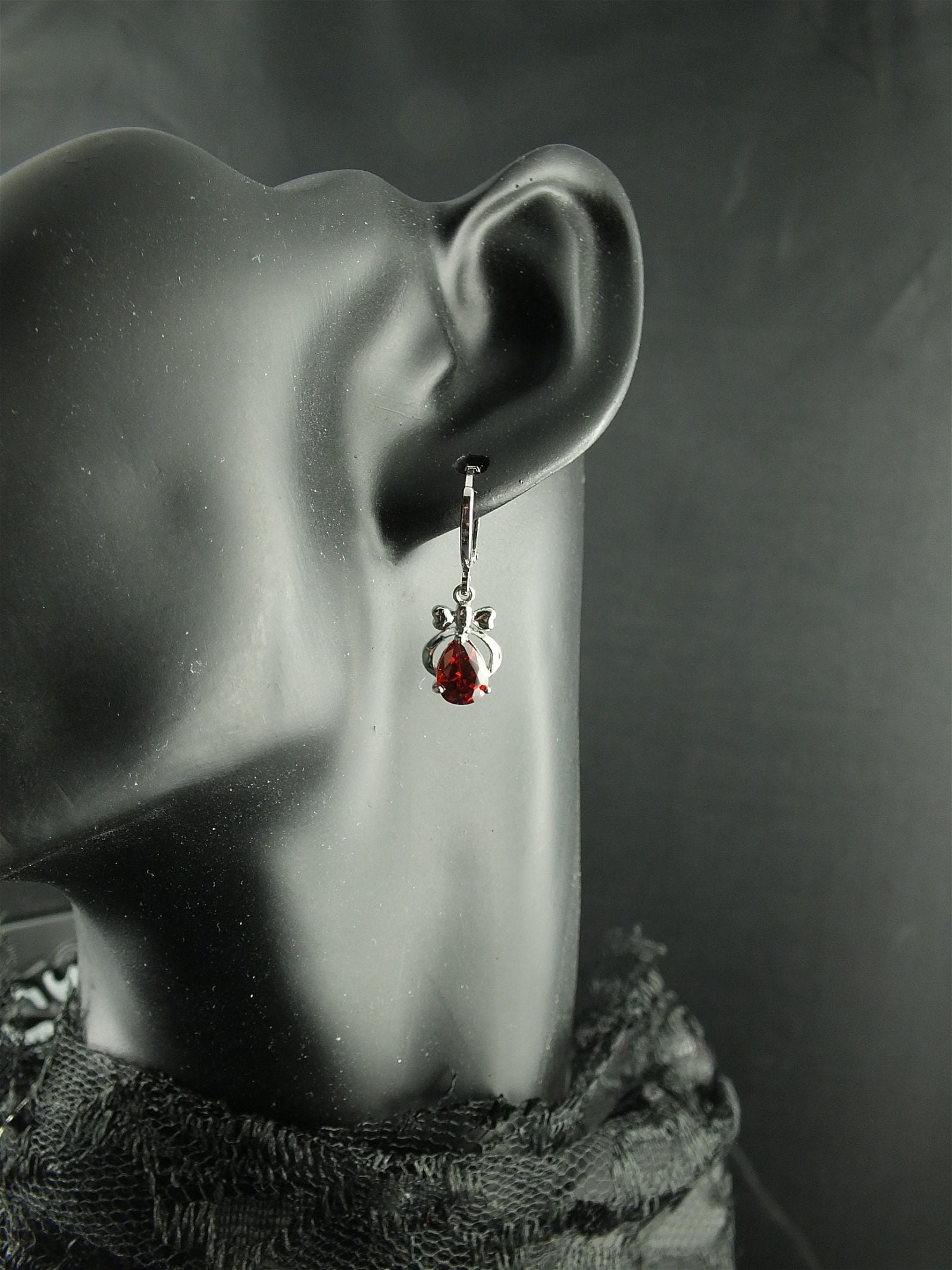 Boucles d'oreilles fantaisie zirconia rouge - Aurore Lune 