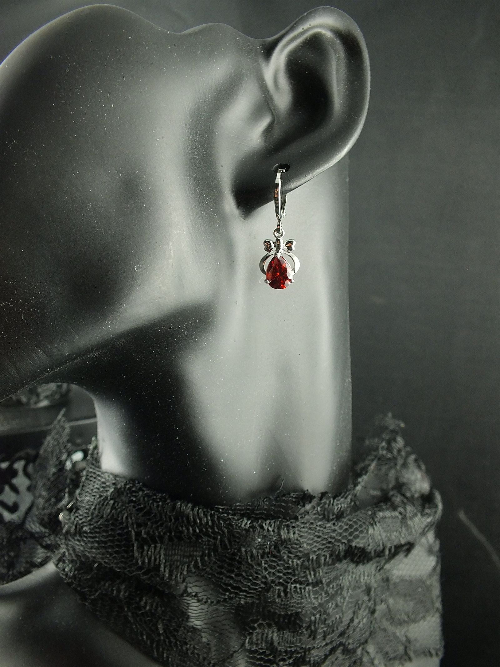 Boucles d'oreilles fantaisie zirconia rouge - Aurore Lune 