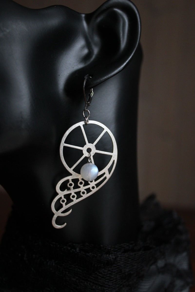 Boucles d'oreilles labradorites blanches steampunk - Aurore Lune 