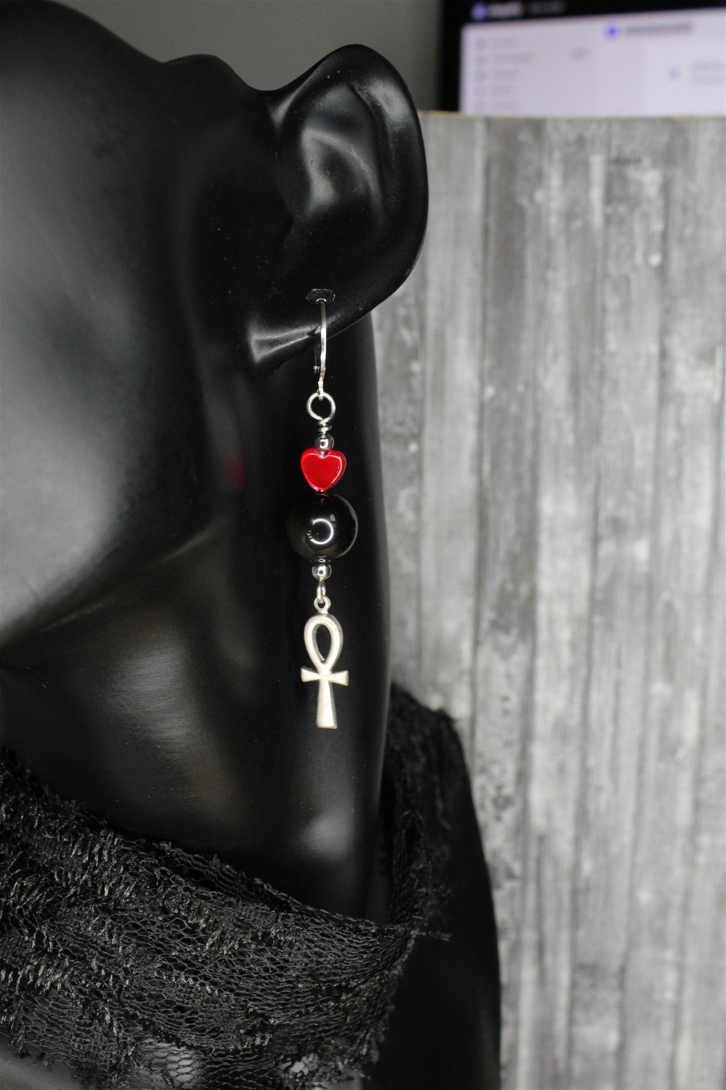 Boucles d'oreilles obsidiennes œil céleste et cœur rouge croix d'Ankh - Aurore Lune 